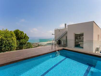 430m&sup2; House / Villa for sale in Levantina, Barcelona