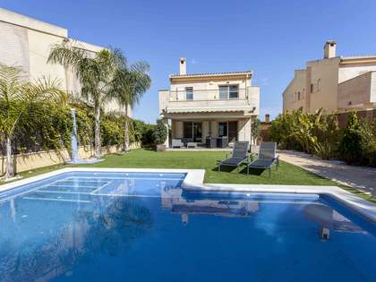 Casa / Vila de 352m&sup2; with 30m&sup2; terra&ccedil;o &agrave; venda em B&eacute;tera