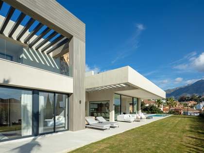 Beautifully designed 4-bedroom villa for sale in Marbella