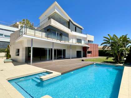 550m² house / villa with 60m² terrace for sale in Cabo de las Huertas