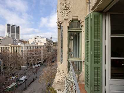 141m² apartment with 16m² terrace for sale in Eixample Right