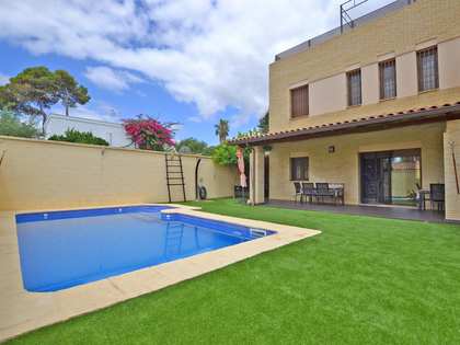 388m² house / villa with 205m² garden for sale in Sevilla