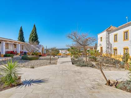 Загородный дом 1,071m² на продажу в East Málaga, Малага