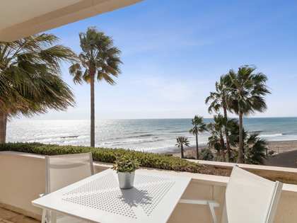 225m² apartment with 81m² terrace for sale in Estepona town