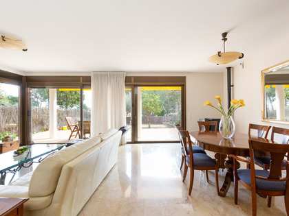 Дом / вилла 302m² на продажу в Montemar, Барселона