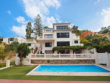 807m² house / villa for sale in Pinares de San Antón - El Candado