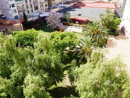 4-bedroom penthouse with a terrace for sale in Pla del Real