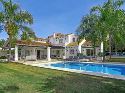 506m² hus/villa med 300m² Trädgård till salu i Nueva Andalucia