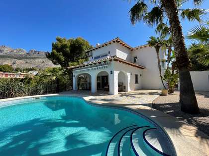 311m² house / villa with 30m² terrace co-ownership opportunities in Altea Town