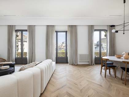 228m² apartment with 7m² terrace for sale in Eixample Left