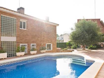 Дом / вилла 450m² на продажу в Montemar, Барселона