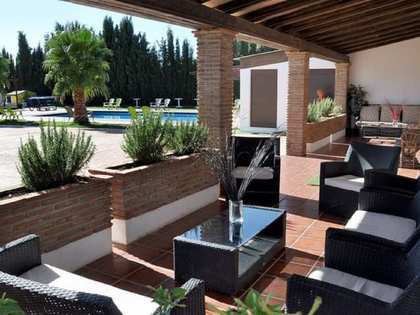 Maison de campagne de 400m² a vendre à East Málaga avec 20,000m² de jardin