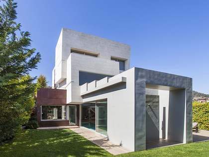 Casa / Vila de 724m&sup2; with 200m&sup2; Jardim &agrave; venda em Sant Just