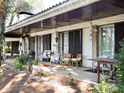 Casa / villa de 441m² en venta en La Pineda, Barcelona