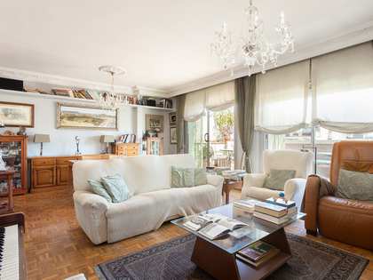 160m² penthouse with 20m² terrace for sale in Eixample Left