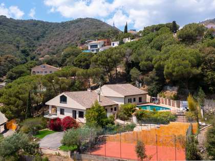 Villa van 384m² te koop in Alella, Barcelona