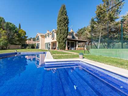 566m² house / villa with 2,000m² garden for sale in Pozuelo