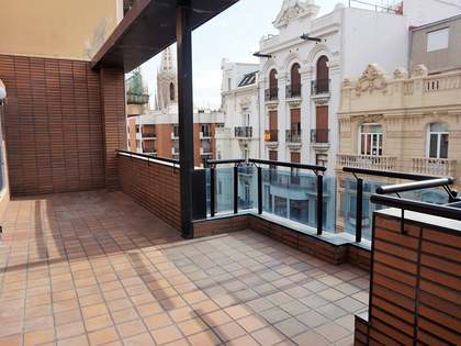 Penthouse de 140m&sup2; with 40m&sup2; terra&ccedil;o em aluguer em El Pla del Remei