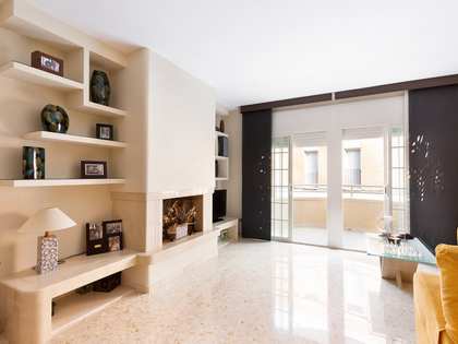 Huis / villa van 365m² te koop met 70m² terras in Gavà Mar