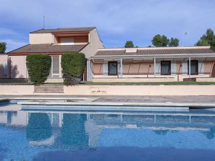 1,140m² house / villa with 100m² terrace for sale in El Bosque / Chiva