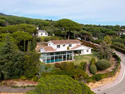770m² house / villa with 2,000m² garden for sale in Sant Andreu de Llavaneres