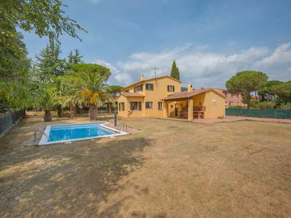 Villa with pool to buy in Mont-ras, near Palafrugell