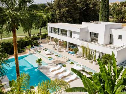 Huis / villa van 550m² te koop met 330m² terras in Nueva Andalucía