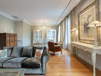 Appartement van 215m² te koop met 7m² terras in Eixample Links