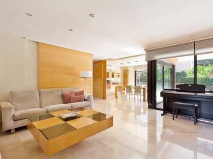 Casa / vil·la de 332m² en venda a La Pineda, Barcelona