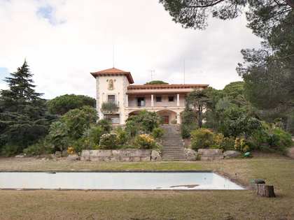 Дом / вилла 700m² на продажу в Сан Андреу де Льеванерас