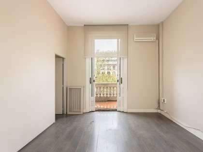 210m² apartment with 8m² terrace for sale in Eixample Right