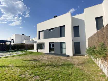 Дом / вилла 310m² на продажу в Торрелодонес, Мадрид