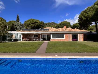 354m² house / villa with 1,850m² garden for sale in Sant Vicenç de Montalt