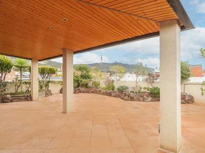 235m² dachwohnung mit 160m² terrasse zur Miete in Pedralbes