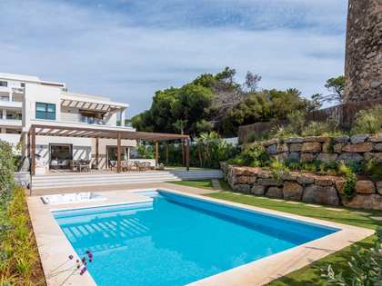 368m² house / villa with 147m² terrace for sale in New Golden Mile