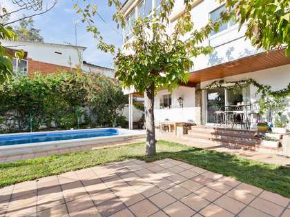 Дом / вилла 244m² на продажу в Montemar, Барселона