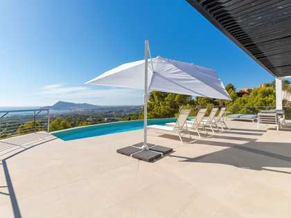 614m² house / villa with 199m² terrace for sale in Altea Town