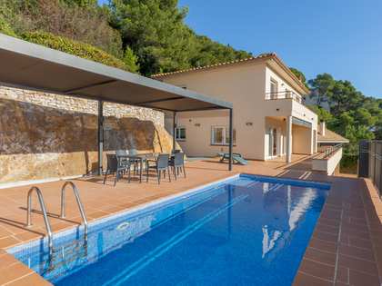 247m² house / villa with 119m² terrace for sale in Sa Riera / Sa Tuna
