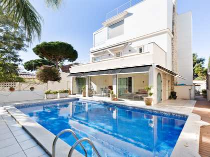 Дом / вилла 538m² на продажу в La Pineda, Барселона