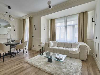 115m² apartment for sale in Almagro, Madrid