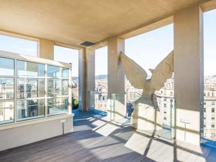 127m&sup2; penthouse with 62m&sup2; terrace for sale in Eixample