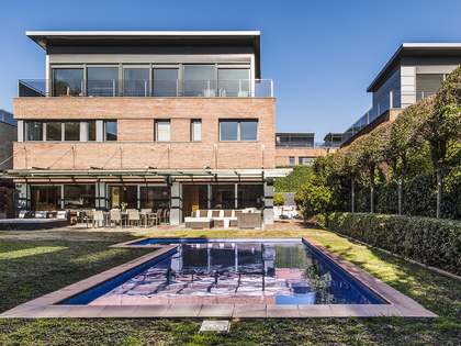 554m&sup2; House / Villa with 390m&sup2; garden for sale in Sarri&agrave;