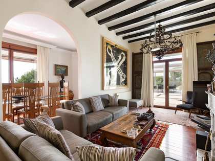 356m² house / villa with 1,200m² garden for sale in La Floresta