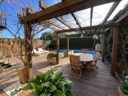 Casa de 285 m² con 249 m² de jardín en venta en Argentona