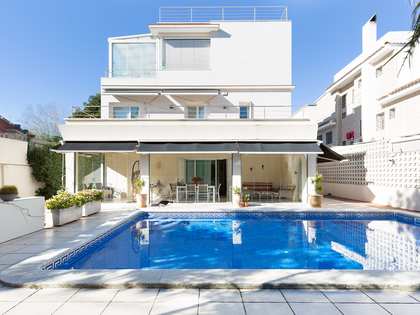 Casa / vil·la de 538m² en venda a La Pineda, Barcelona