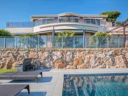 449m² villa for sale in a gated community in Tossa de Mar