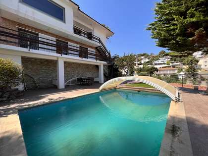 366m² house / villa with 632m² garden for sale in Sant Pol de Mar