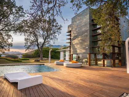 846m² house / villa with 273m² terrace for prime sale in Higuerón