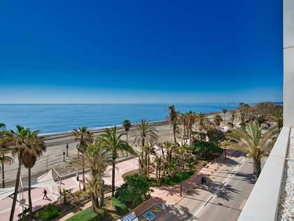 230m² apartment with 38m² terrace for sale in Estepona town