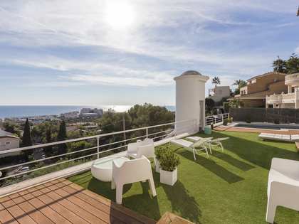 Huis / Villa van 245m² te koop in Levantina, Barcelona